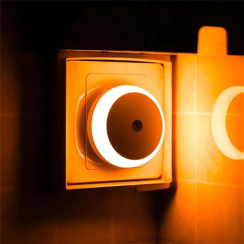 Smart Sensor LED Night Light – Automatic Plug-In Wall Lamp